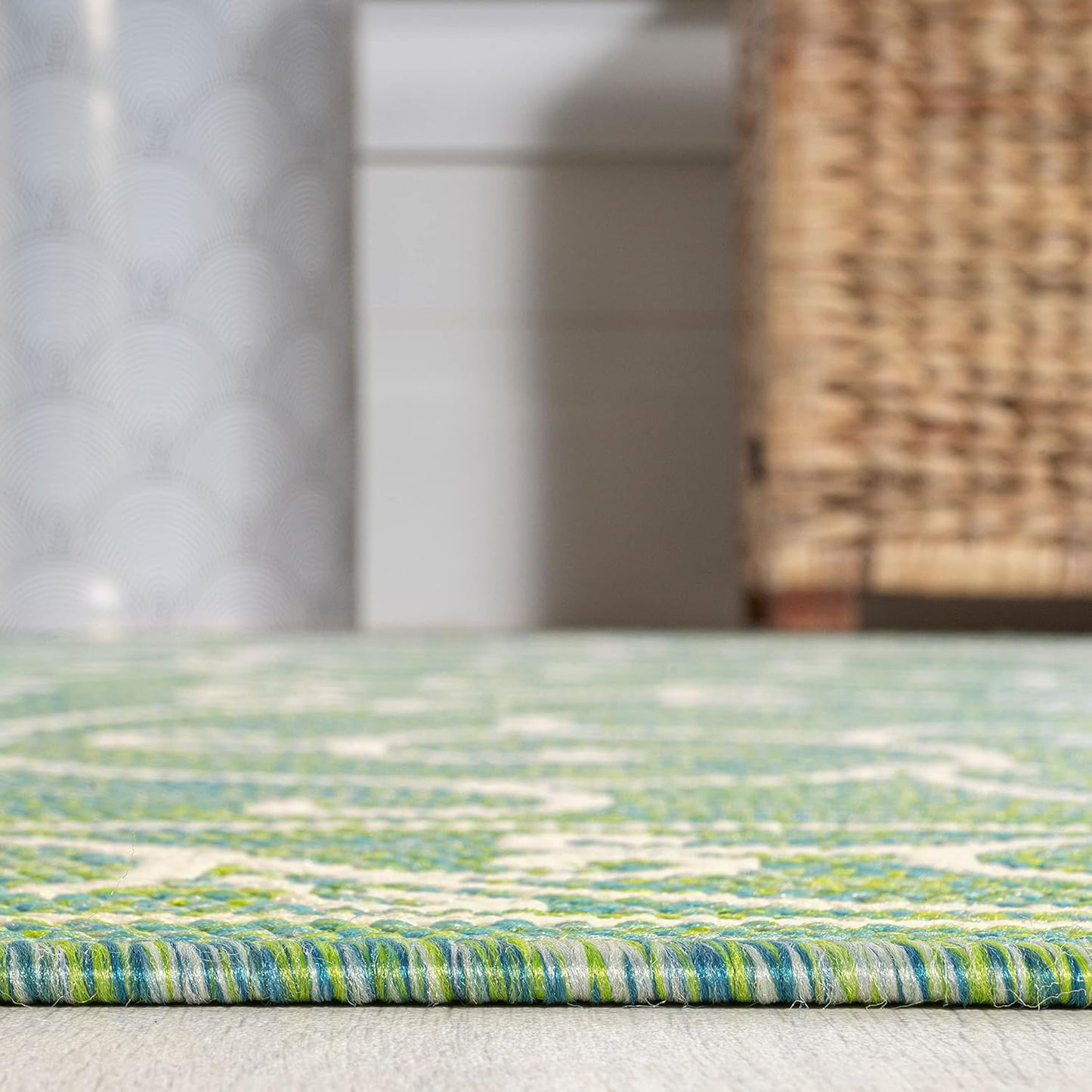 JONATHAN Y Vintage Filigree Indoor Outdoor Area Rug 4X6 Green/Ivory, Charleston Textured Weave for Backyard, Patio, Porch, Easy-Cleaning, High Traffic, Pet-Friendly, Non-Shedding (SMB106K-4)