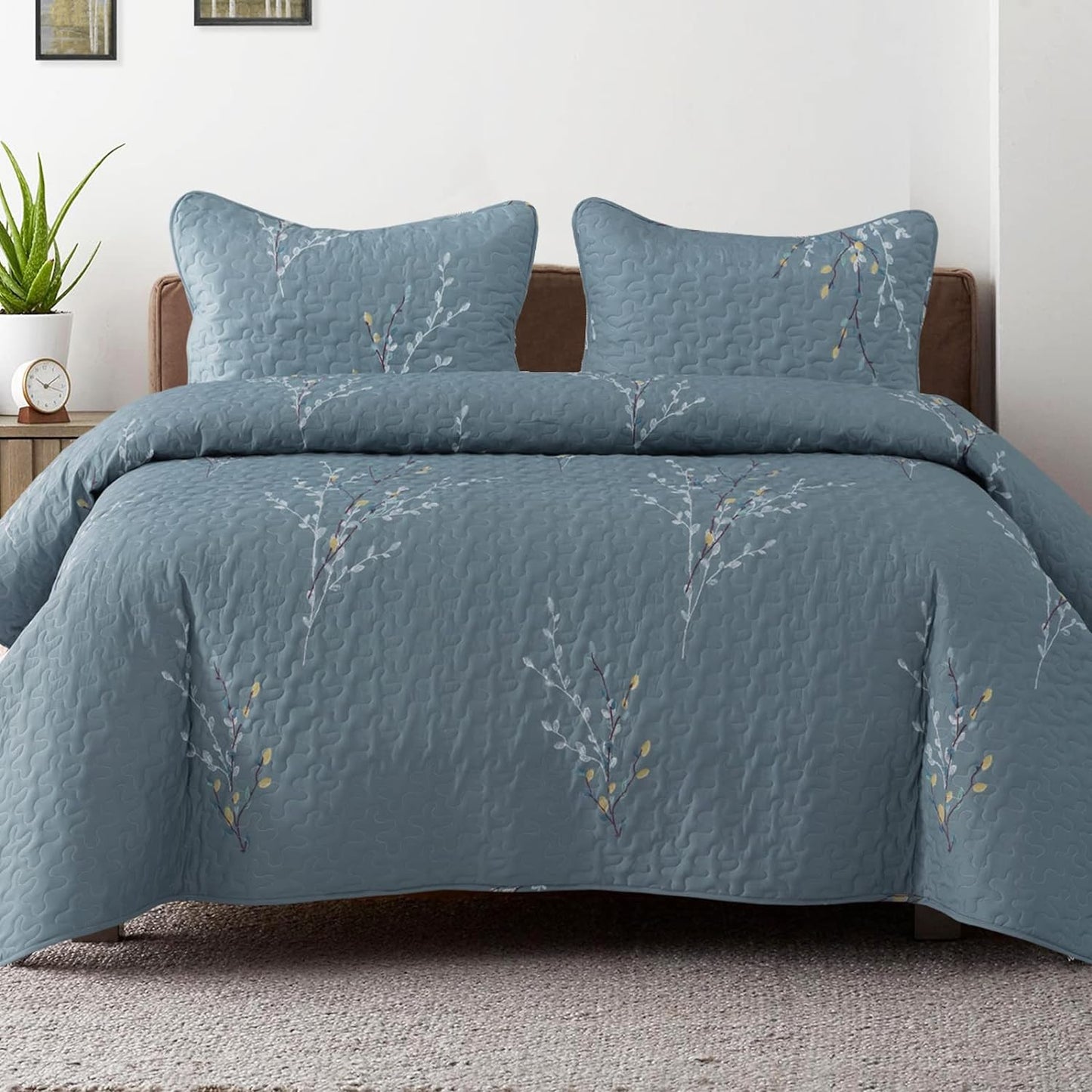 Exclusivo Mezcla Reversible Boho Quilt Set King Size, 3 Pieces Flowers Blue All Season Bedspreads, Ultra Soft Floral Coverlet Bedding Set with Printed Pattern (1 Quilt, 2 Pillow Shams)