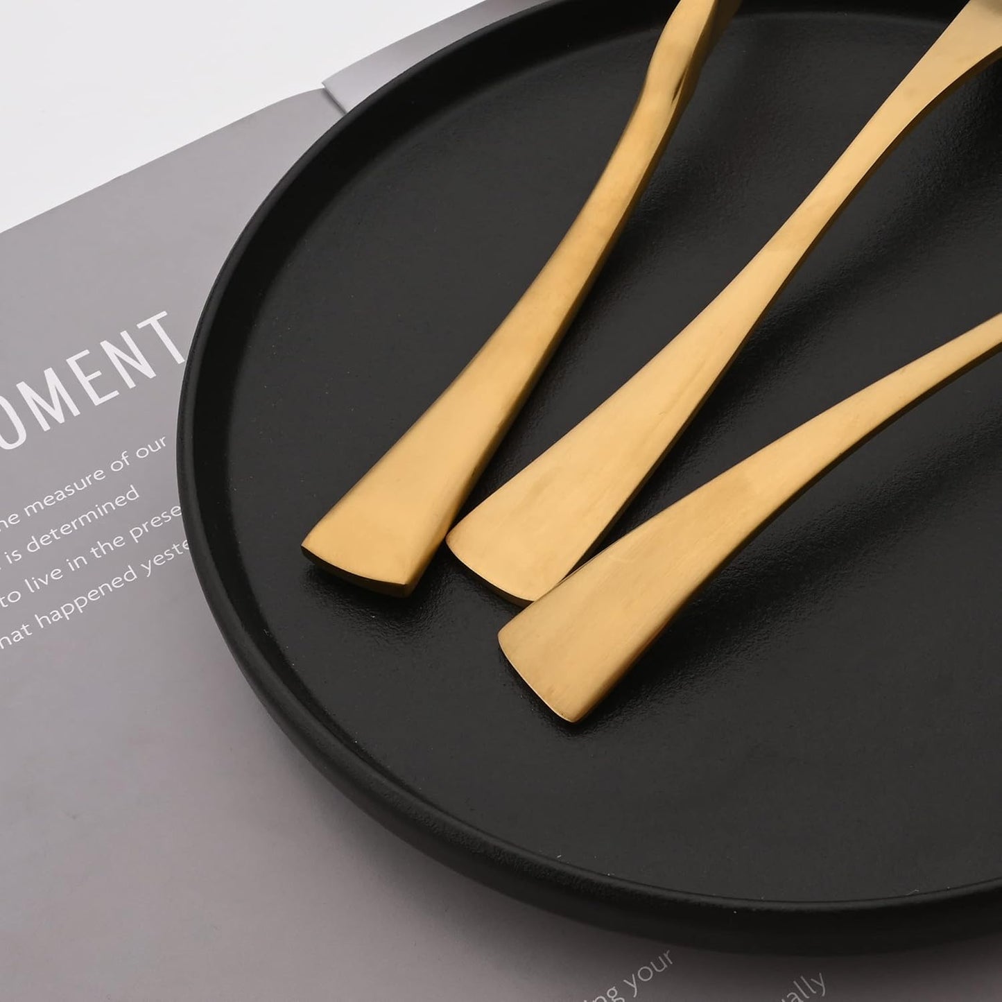 Golden Silverware Set, 24 Pieces Stainless Steel Eating Utensil Set with Gift Box, Include Knife, Forks and Spoons, Matte Polished Flatware Set for 4, Dishwasher Safe, Gold