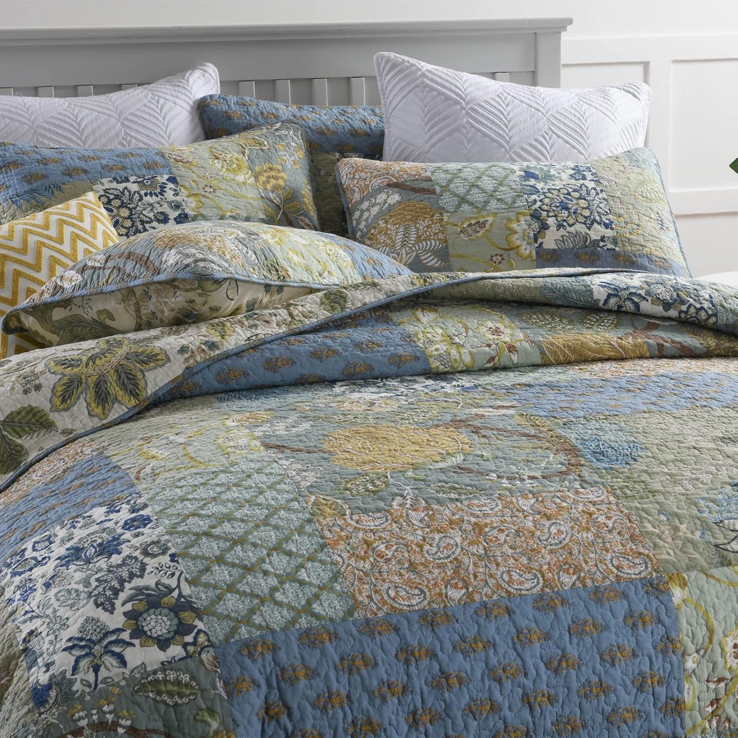 Yvooxny Quilt Set King Bedspread Reversible Green Farmhouse Garden Coverlet Real Patchwork Quilt Set for All Seasons with Pillowcases, Farmhouse Floral Pattern, King Size