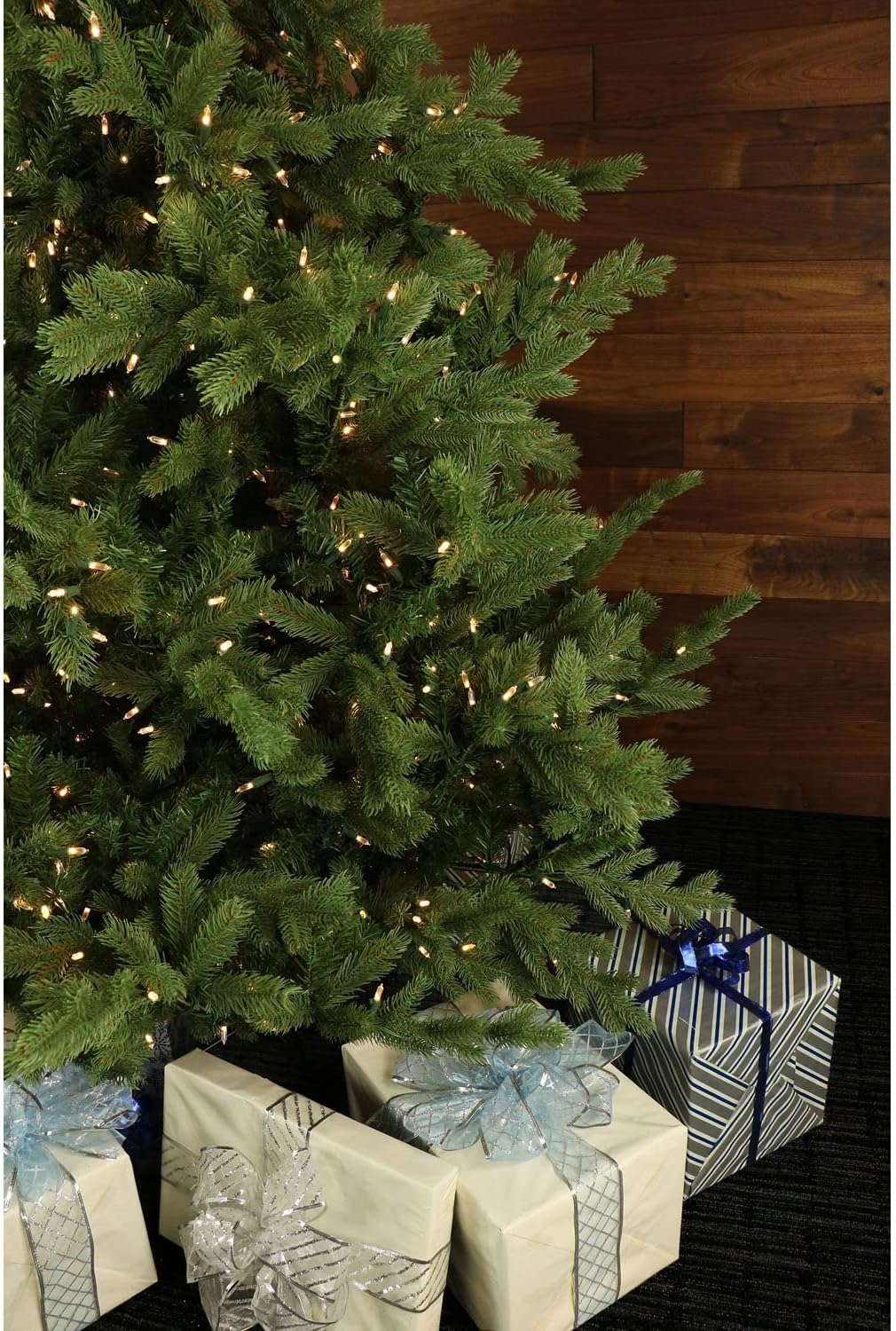 Fraser Hill Farm 7.5-Ft. Foxtail Pine Artificial Christmas Tree with White Incandescent Smart Lights and Stand, Prelit Foldable Fake Tree with Realistic Foliage for Home Decoration
