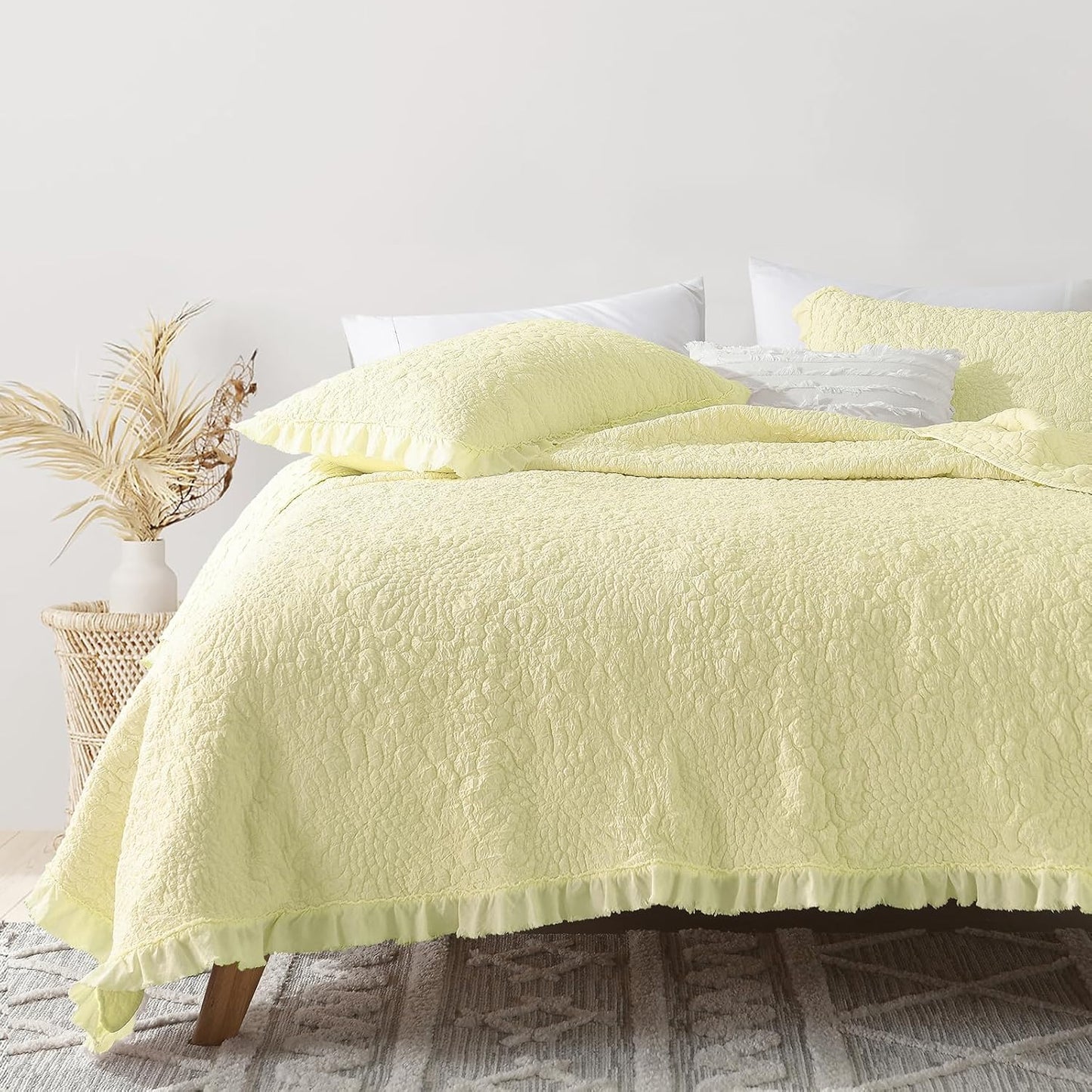 Light Yellow Ruffled Quilt King Size, Stone-Washed Microfiber Lightweight Crinkled Farmhouse Rustic Shabby Chic Bedding Set, 3 Pieces Reversible Bedspread Coverlet with Pillow Shams for All Season