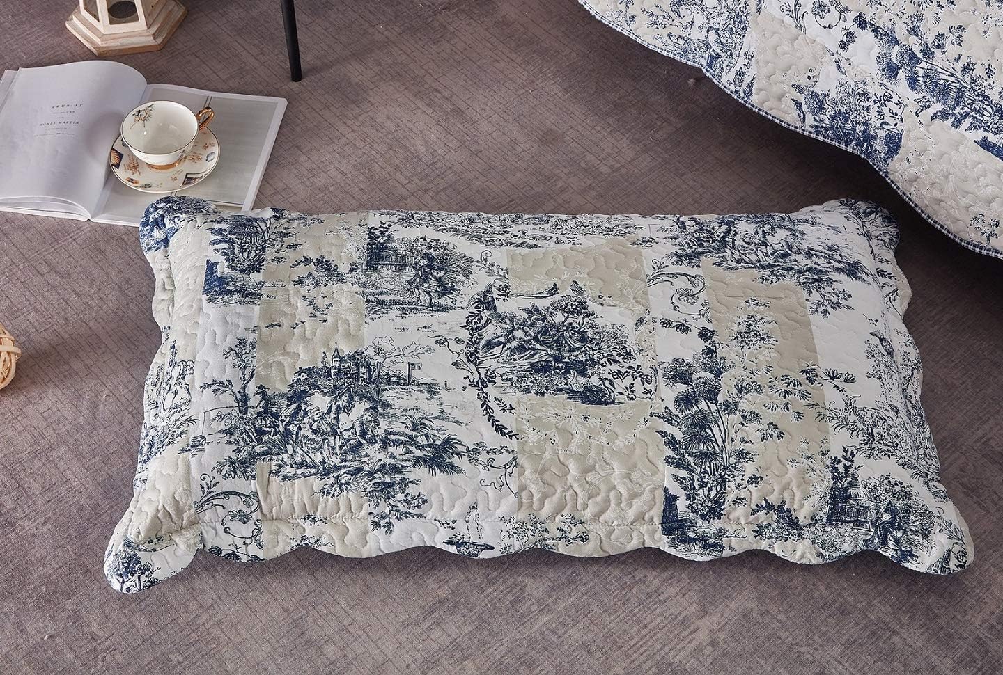 Brilliant Sunshine Blue Toile in Beige and Ivory Patches, 3-Piece Quilt Set with 2 Shams, Reversible Bedspread, Soft Lightweight Coverlet, All-Season, King, Blue