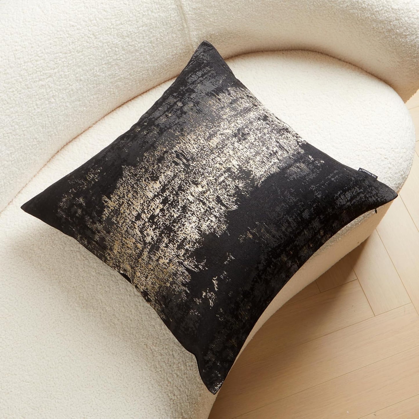 THE-TINOART Black & Gold Modern Luxury Pillow Cover 20x20 - Jacquard Embroidery with Metallic Thread, Reversible Decorative Throw Pillow Cover for Sofa/Bed, Velvet Backing