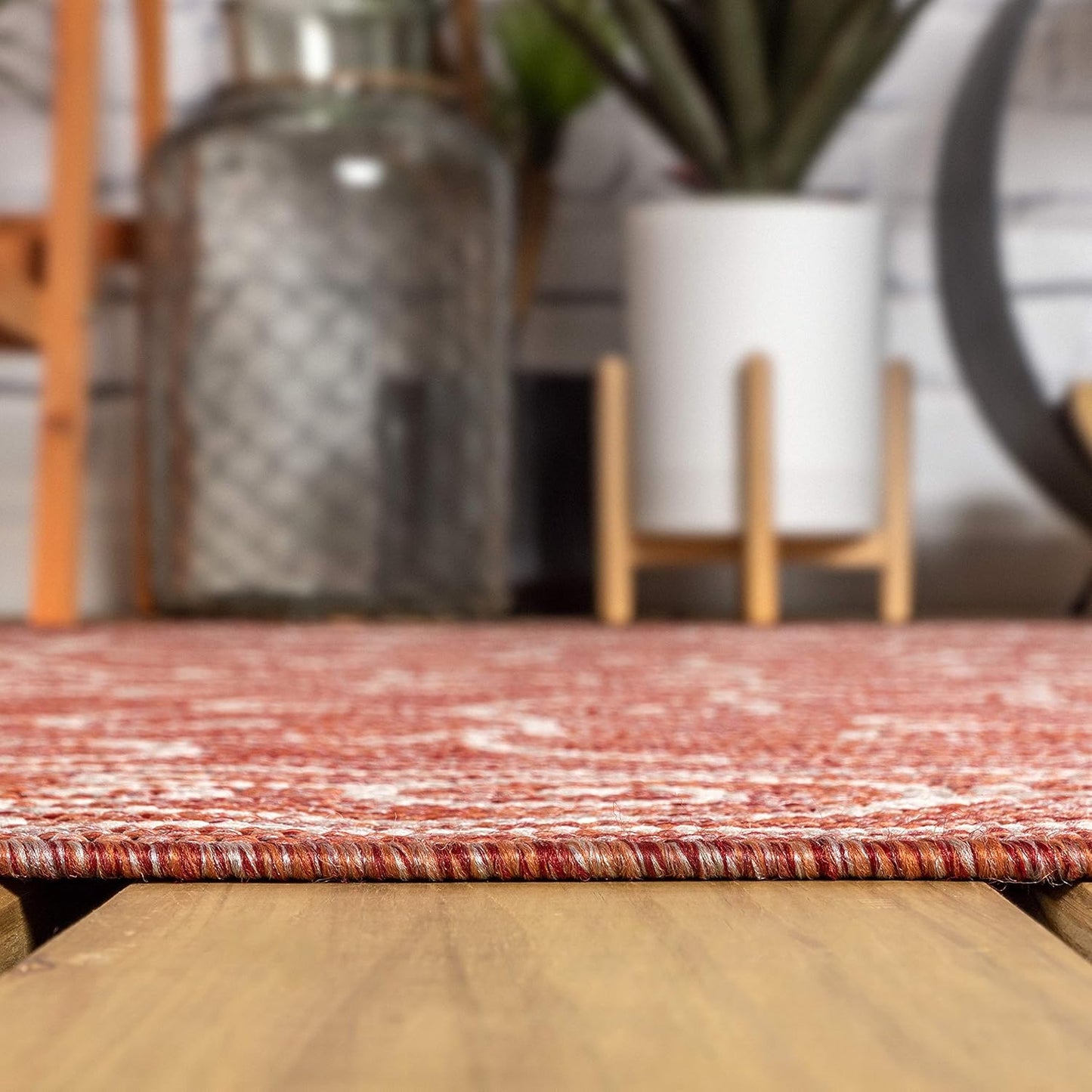 JONATHAN Y Vintage Filigree Indoor Outdoor Square Area Rug 4X4 Red/Beige, Charleston Textured Weave for Backyard, Patio, Porch, Easy-Cleaning, High Traffic, Pet-Friendly, Non-Shedding (SMB106B-4SQ)